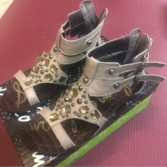 Preowned Sam Edelman Grey leather bejeweled buckle/zipper flat sandals. Sz 7.5M - Picture 5 of 10